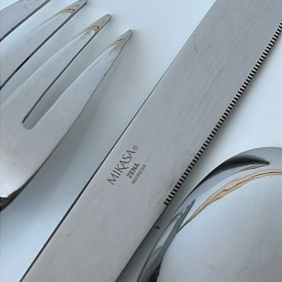 Mikasa Zena Set of 5 Modern Stainless Steel Glossy Table Place Setting - Picture 4 of 10